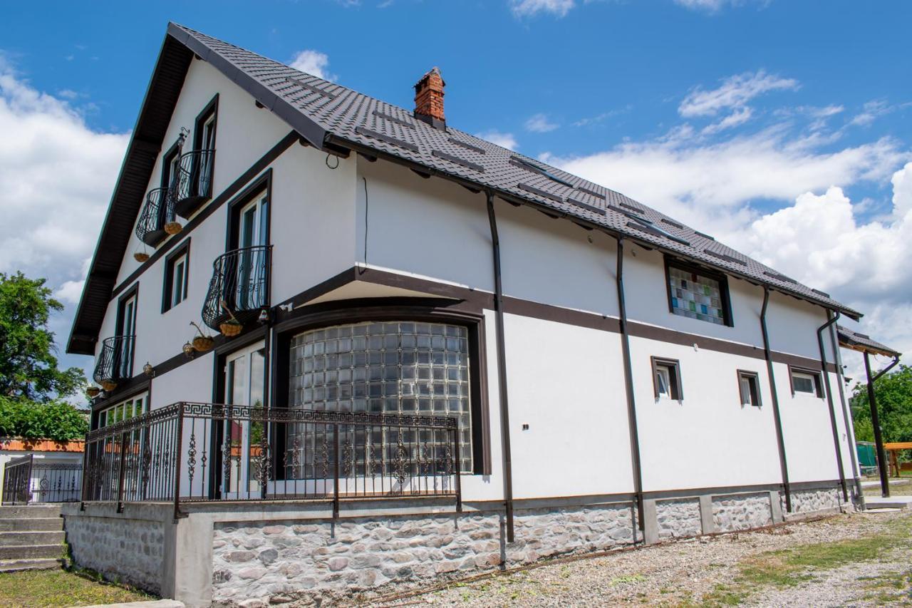 Casa Nevada Hotell Curtea de Argeş Exteriör bild