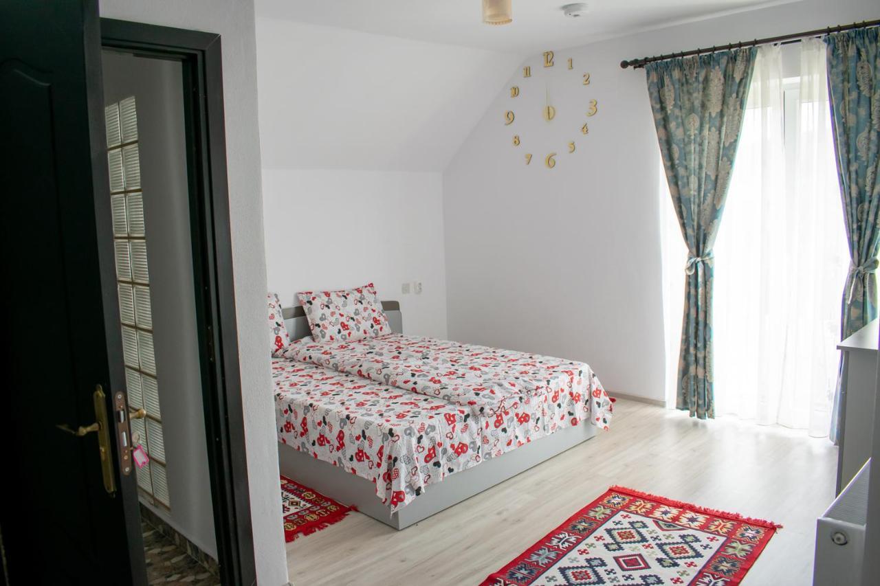 Casa Nevada Hotell Curtea de Argeş Exteriör bild