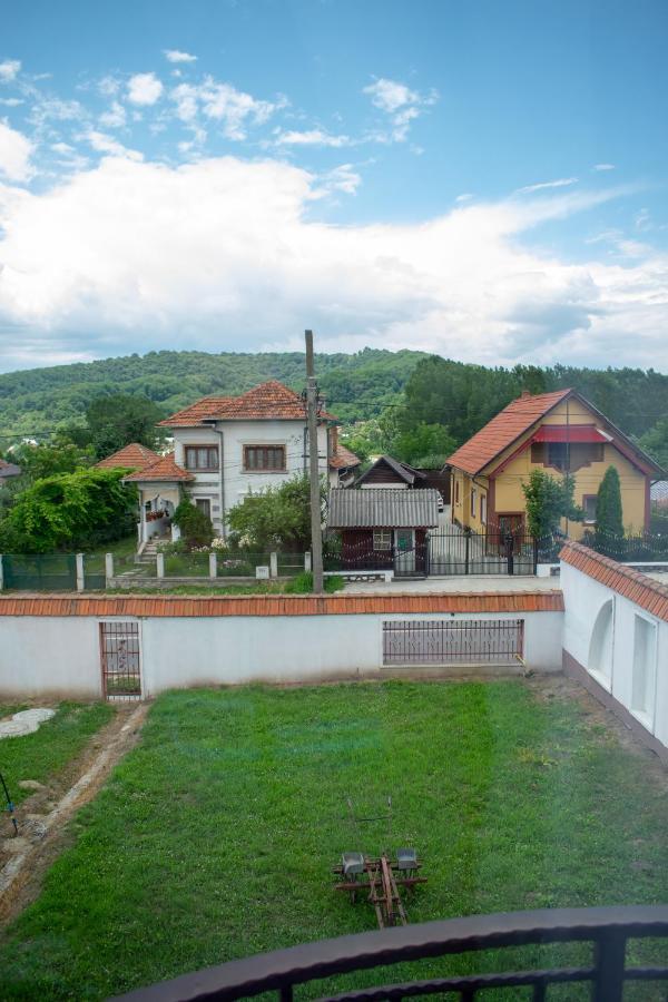 Casa Nevada Hotell Curtea de Argeş Exteriör bild
