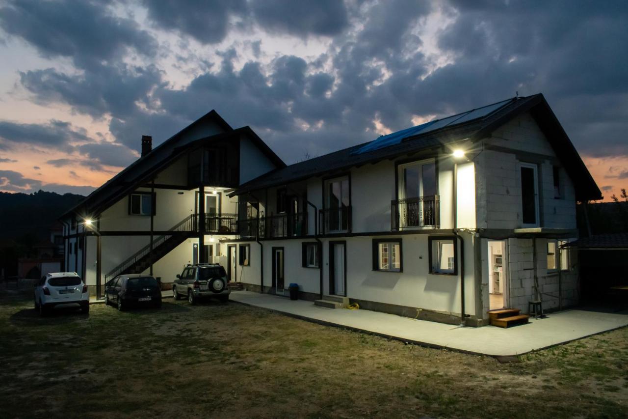 Casa Nevada Hotell Curtea de Argeş Exteriör bild